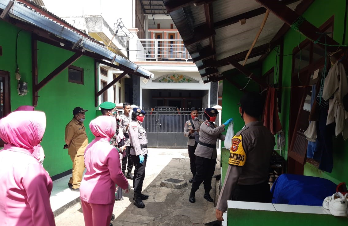 Sambut Hari Jadi Bhayangkara ke74 Sat Brimob Polda Bagikan Sembako Pada Anak Yatim